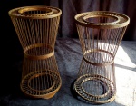. 02 PEÇAS DECORATIVAS EM BAMBÚ ( Tailândia?)  32cm alt. X 17,5cm diâmetro base  Muito delicada , perdas mínimas.