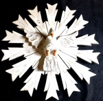 . DIVINO ESPIRITO SANTO EM MADEIRA (PINTURA ESTILO PROVENÇAL)   44CM diâm.  MINAS GERAIS