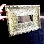 . PENDURADOR DE COLARES ( COM ESPELHO)  31,5cm x 23,5cm