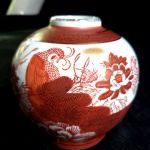 POTICHE PEQUENO CHINÊS ( COM SELO VERMELHO)  13cm alt x 13 cm diâm. Bojo
