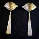 02 SERVIDORES PARA MOLHO  FRACALANZA BANHADO A PRATA ( BRASONADOS JOCKEY CLUB DE SAO PAULO)  com gravação de numeração  18cm comp. X 9cm largura bojo