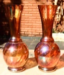Par de vasos em vidro  Carnival Glass autenticos Século XIX 17cmX7cm                                                   Peça está em SP , na cidade de Américo Brasiliense .