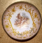 Raro Prato Em opalina Baccarat Século XIX Borda em ouro Pintura em bico de pena 16cm                     Peça está em SP , na cidade de Américo Brasiliense .