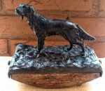 Antiga Escultura com formato de Cachorro,  Em mata Borrão  .med .18 x 9 x 17 cm                                 Peça está em SP , na cidade de Américo Brasiliense .