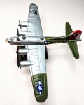 Miniatura Avião Bombardeiro Boeing B-17 G Flying Fortress , med 14 x 10 cm , em ótimo estada para colecionadores de plantão.