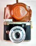 Rara Vintage PETIE SUB-MINIATURE camera Made in Western Germany , med .5.5 x 4.5 cm. para  colecionadores de plantão.