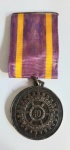MEDALHA COMEMORATIVA EM METAL ESPESSURADO A PRATA , MED. 3,5 CM DE DIÂMETRO .