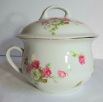 URINOL LIMOGES FRANCE COM RICO TRABALHO DE FLORES , MED. 23 CM DE ALT. X 23 CM DE DIÂMETRO .