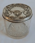 RARO POTE EM CRISTAL BACCARAT E TAMPA EM PRATA CONTRASTADA .TAMPA PESO 59 GRS. CRISTAL MEDINDO 9,5 CM DE ALT. X 10 CM DE DIÂMETRO .