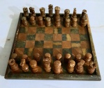 JOGO DE XADREZ EM ALABASTRO COMPLETO , MED. TABULEIRO  28 X 28 PECAS 6 - 5 -3 CM .