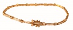 MARAVILHOSA PULSEIRA EM OURO 18K COM 29 BRILHANTES 1.20 DE BAGUETE E 0,70 RONDIZIO TOTAL : 2.00 CT BRILHANTE APROXIMADAMENTE  ,  MEDINDO 18CM DE DIÂMETRO E 2mm DE ESPESSURA PESANDO 4.4gr.
