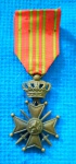 MEDALHA CRUZ DE GUERRA EM BRONZE  ( PRIMEIRA GUERRA MUNDIAL) , MED. 6, 5 X 4 CM .