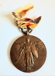 MEDALHA U.S.A DA PRIMEIRA GUERRA MUNDIAL EM BRONZE , MED. 3,5 CM DE DIÂMETRO .