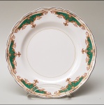 Prato de porcelana inglesa, da manufatura GRINDLEY, decoração PAULLETE. Medidas aproximadas: 23 cm de diâmetro.