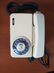 Antigo Telefone em bom estado e funcionando.