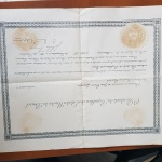 Documento oficial da república de nomeação do vice cônsul de Genebra, assinado pelo presidente e com brasão da republica em alto relevo.