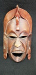 Antiga Máscara feita na África em madeira de ótima qualidade