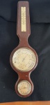 Antigo Relógio de Parede com termómetro feito em madeira de lei