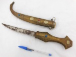 Antiga Adagá Àrabe, produzida em metal e lâmina de ferro, Medidas: 32 cm de comprimento.