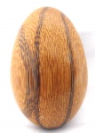 Ovo produzido em madeira para costura. Medidas: maior comprimento 07 cm.