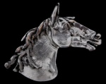 Antigo cinzeiro produzido em metal , reperesentado por cavalo - Medidas: 17cm de comprimento X 17 cm de largura.
