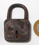 Cadeado antigo de ferro/latão, sem chave ótimo estado, Medidas: 5,5 cm de comprimento  X 3,5 cm de largura.