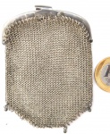 Antiga bolsa de malha de prata,peso 48,3 gramas. Medidas: 09 cm de comprimento X 6,5 cm de largura.