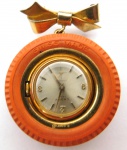 Belissímo broche/relógio da marca Cauny , automático, produzido na Suiça, funcionando. Medidas: 05 cm de comprimento X 04 cm de largura.