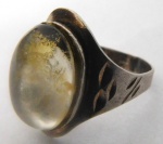 Anel produzido em prata guarnecido de pedra transparente,aro 14, peso 2,8 gramas.