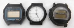 Lote com 03 relógios da marca Casio,no estado, 02 fabricados no Japão e 01 na China.
