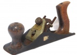Antiga Plaina da marca Thompson. Medidas: 24 cm de comprimento X 5,5 cm de largura.