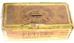 Caixa de madeira produzida em madeira promocional dos Charutos Petizes  Dannemann - S. Felix. Medidas: 21 cm de comprimento X 10 cm de largura.
