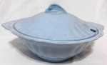 Antiga Sopeira em porcelana na cor azul bebê, marca CELESTE,  J&G MEAKIN , fabricado na Inglaterra. Medidas: 32cm de diâmetro X 17cm de altura.