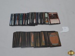 Lote de 100 cartas sortidas das coleções mais recentes do jogo Magic, não acompanha terreno básico, acompanha 1 carta rara, ótimo para iniciantes que querem começar a montar a sua coleção.