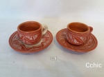 2 xícaras de chá em cerâmica marajoara. Medida: Xícara: 7cm de altura x 9cm de diametro, Pires: 17cm de diametro.