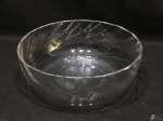 Bowl Em Vidro Moldado Com Ondas. MEDINDO:  24CM DE DIÂMETRO X 8,5CM DE ALTURA