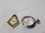 Lote de 2 replicas de relógio de bolso antigos à quartz da coleção Gentleman, necessita de bateria. Medindo o maior 4,5cm de diâmetro.