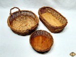 Lote de 3 cestas em ratam trançado. Medindo a oval 30cm x 19cm x 9cm de altura.