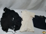 Lote de Roupas Feminina. Composto por 3 blusas. Sendo 1 delas de tecido transparente Tam: M, Branca da marca K&T tam: M e preta com pedrinhas na gola da marca BO.BÔ Tam: P. Peças apresentam algumas marcas de guardado.