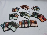 Deck Pioneer RG Dinossauros (60 cartas + Sideboard). Deck pronto para jogar torneios de Magic do formato Pioneer (Pioneiro).  O deck vermelho e verde é ótimo para iniciante e jogadores intermediários de Magic, tendo um excelente custo benefício. Todo o conteúdo do deck está fotografado, e suas cartas estão em condições entre o NM (Near Mint) e SP (Slight Played). O Deck contém terrenos básicos.