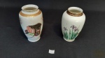 2 Vasos Decorativos em porcelana Oriental. Medida: 5 cm diametro x 13,5 altura e 4,5 diametro x 13 altura.