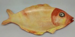 SALER- Linda travessa trabalhada em fina porcelana nacional Saler, representa linda figura de peixe. Med. 50 x 30. Excelente estado de conservação.