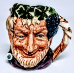 ROYAL DOULTON - Raro mug de coleção em porcelana representando '' Bacchus '' , marca da preciosa manufatura Royal Doulton sobre a base , Inglaterra 1958 . perfeito estado de conservação , mede 6,0 cm de altura x 6,5 cm de comprimento .