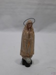Imagem de Nossa Senhora em cerâmica portuguesa pintada. Medindo 14,5cm de altura.