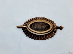 Brasão do exército brasileiro em bronze. Medindo 12,5cm x 7cm. Com 2 furos no verso para fixá-lo.