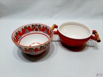 Lote composto de 2 bowls em porcelana, sendo um com alças de bambu. Medindo o bowl sem alça 14,5cm de diâmetro x 8,5cm de altura.