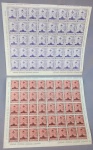 FILATELIA,  duas  (2)  folhas  de  selos  comemorativos  italianos  do Vaticano, completas com quarenta selos cada, de 20 e 100 liras, ambas não circuladas e com sinais de etiqueta colada no verso.