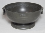 Fruteira na forma de bowl em estanho com alças. Marcado. 13 x 27cm.