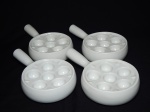 Conjunto de 4 caçarolas para escargot em porcelana francesa na cor branca, com suporte para 6 escargot cada. Marca da manufatura Apilco. 4 x 20 x 12cm.