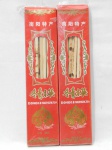 Duas caixas com 10 pares de hashi chineses em cada, madeira decorada tipicamente com desenhos chineses. Comp. 30cm.